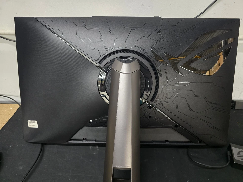 ASUS ROG Swift 32” 44Hz DSC, UHD (3840 x 2160)  4K HDR Gaming Monitor - Image 2 of 4