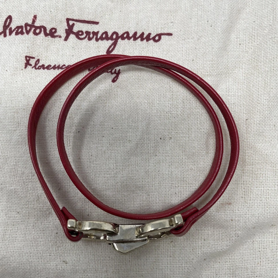 Pulseira de couro Salvatore Ferragamo Gancini envoltório duplo vermelha feita na Itália - Imagem 4 de 4