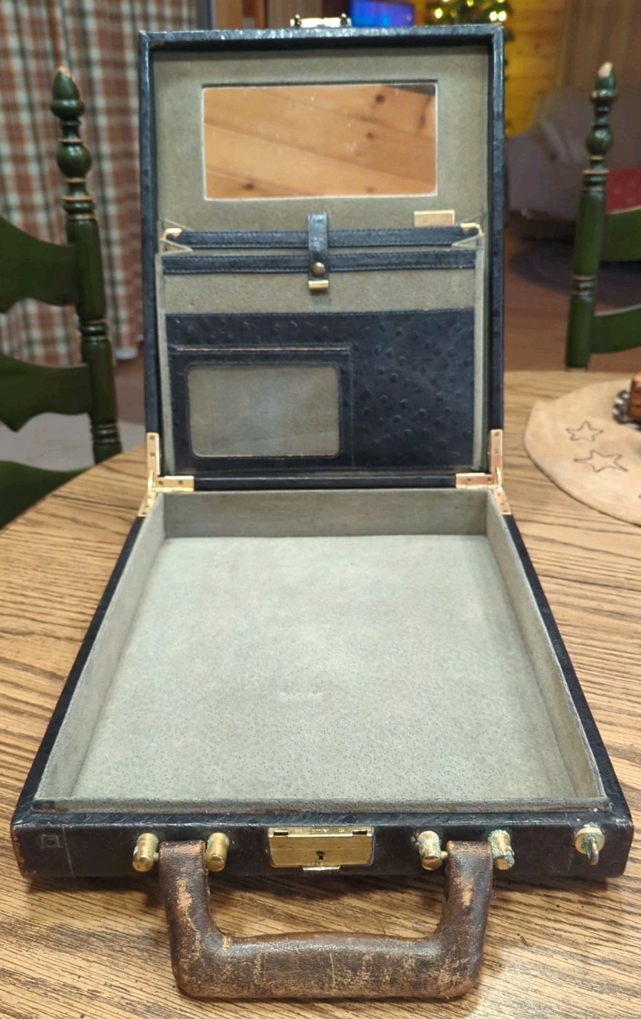 Vintage Unique Rectangular Briefcase Ostrich Embo… - image 5