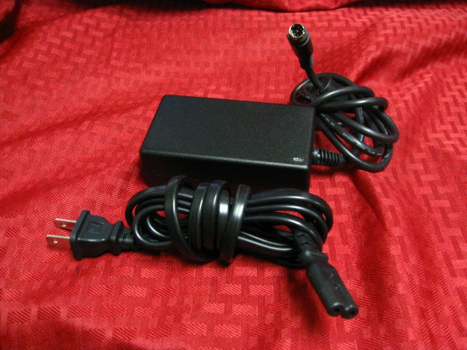 TDK UE-5201B Black External USB CD-RW CD-Rom Drive 52X Velocd 5201-UE - Image 2 of 4