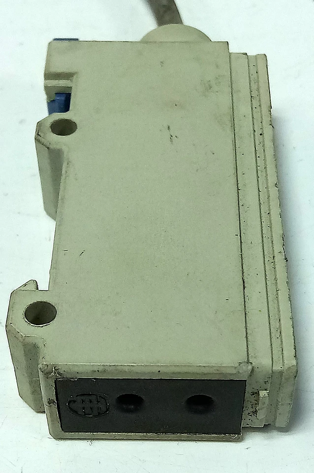 Telemecanique XUD-J003537 12-24 V DC Photoelectric Proximity Sensor - Image 4 of 4