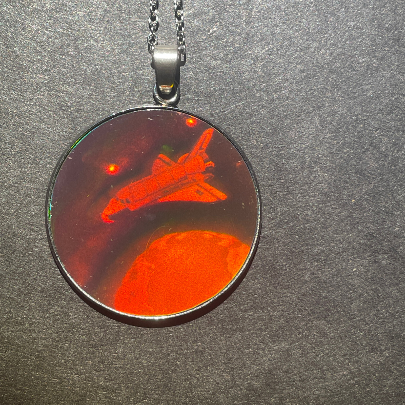Pendentif d'exception navette spatiale Terre hologramme 3D verre optique