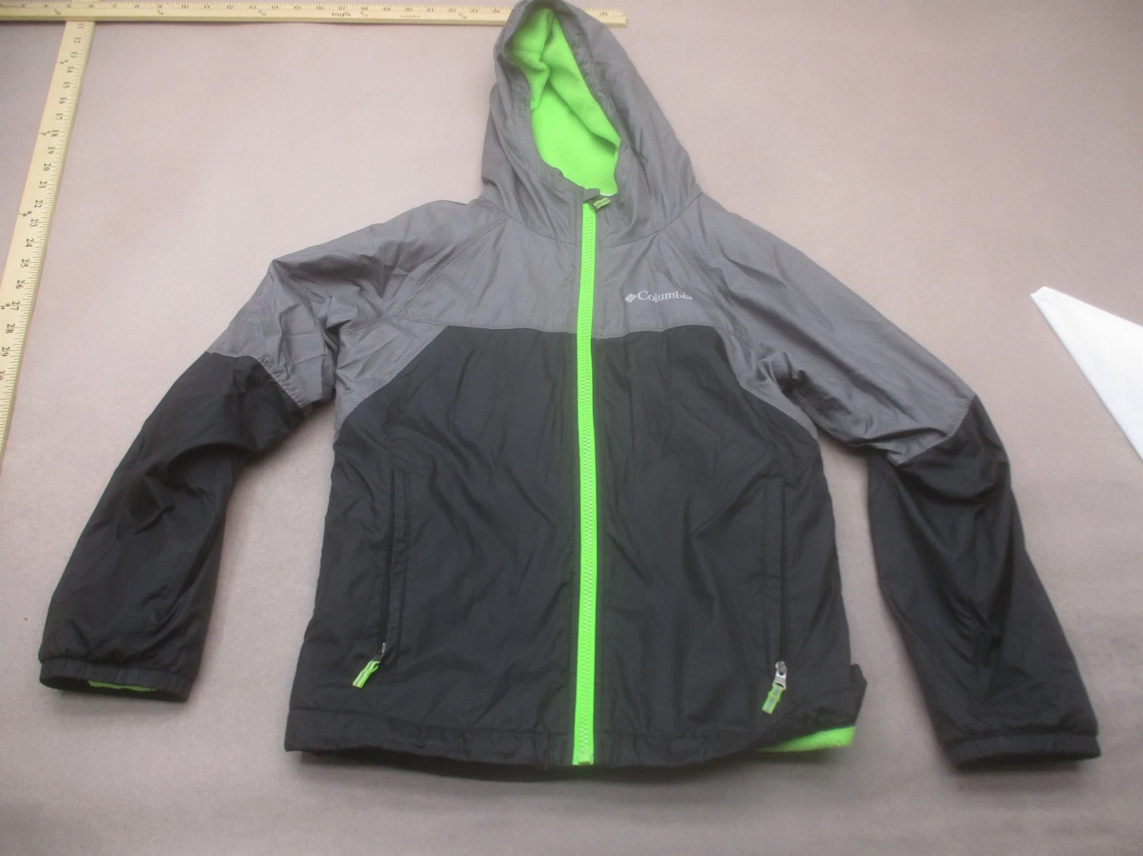 Columbia Size M (10/12) Gray Kid Fleece Lined Hooded Full Zip Outdoor Jacket 874
Opens in a new wind