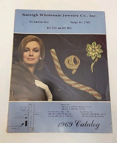 1969 Vintage Jewelry Catalog Stunning Pieces High Quality Images Historical Ref - Foto 1 di 7