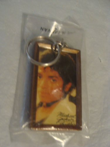 1980,s MICHAEL JACKSON KEYCHAIN - Picture 1 of 1