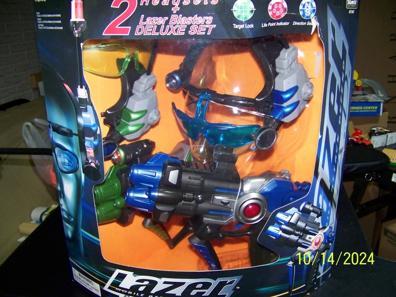 Silverlit M. A. D., 2 Headsets & 2 Lazer Blasters Deluxe Set, Brand New