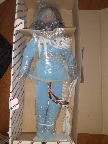 1996 House of Lloyd Navidad alrededor del mundo muñeca oso águila nueva en caja - Imagen 5 de 9
