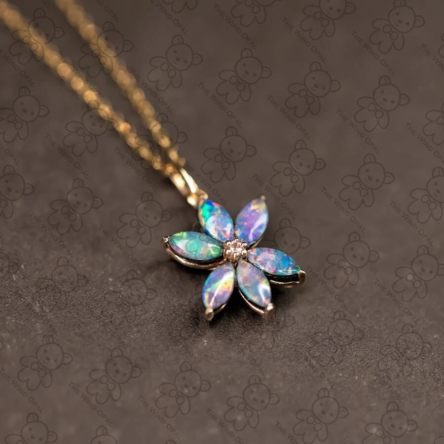 Colgante de diamantes de ópalo doblete australiano de lirio de agua solo oro amarillo de 14 k Foto 3 de 4