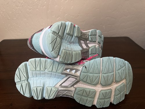 Asics GT-1000 Women's Shoes SZ  8 Their is a stain on the back of one Shoes - Picture 8 of 8
