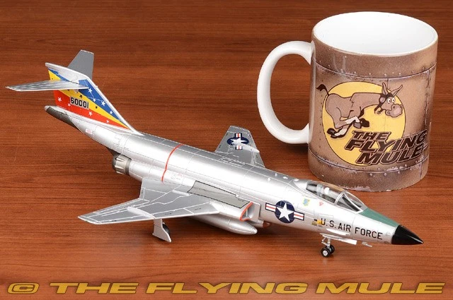 Hobby Master 1:72 F-101C Voodoo USAF 81st TFW, 92nd TFS Robin Olds #56-0001 Foto 4 de 4