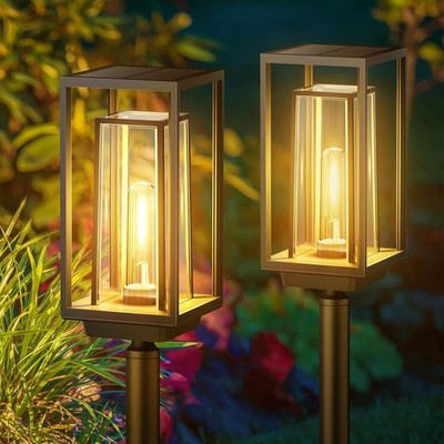 Einfache Installation: Solarbetriebene Gartenleuchten für eine helle Terrasse