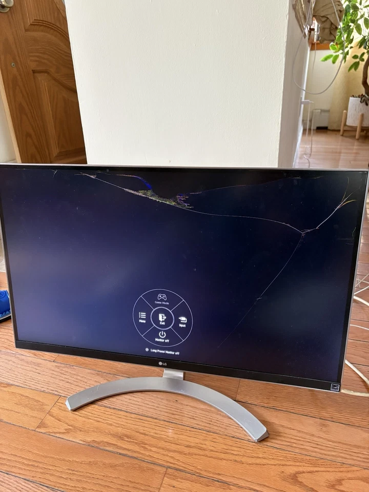 LG 27" diagonal monitor w Displayport, HDMI - Image 3 of 4