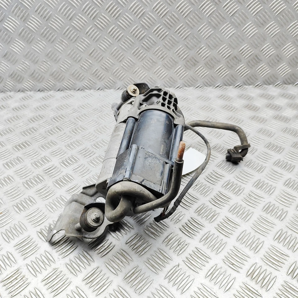 MERCEDES-BENZ C W205 Air Suspension Compressor A0993200004 32965622 - Image 2 of 4
