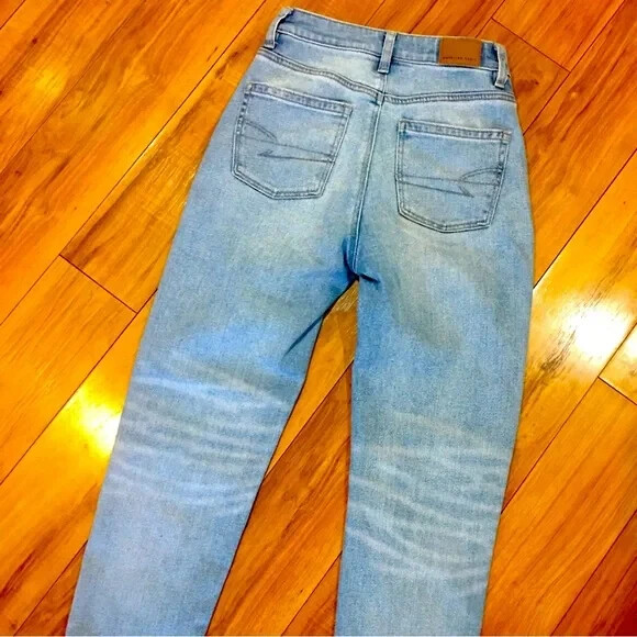 American Eagle AEO moms straight jeans light wash distressed denim 00 image 6