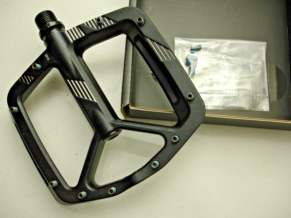 ПЕДАЛИ ДЛЯ ГОРНОГО ВЕЛОСИПЕДА RACEFACE AEFFECT R ЧЕРНЫЕ С ПЛОСКОЙ ПЛАТФОРМОЙ - Изображение 2 из 4