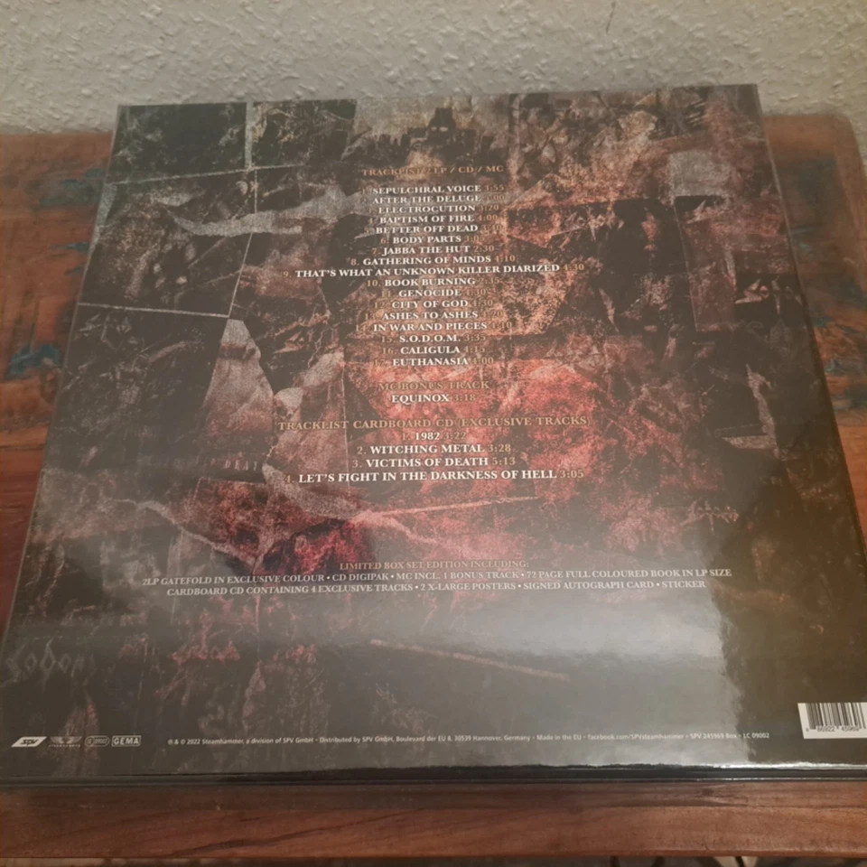 Sodom-40 Years At War - The Greatest Hell Of Sodom, Box limited 2 LP, 2 CD, 1 MC - Bild 2 von 2