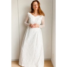 Vintage Lace White Wedding Gown Floor Length Size 4 long Sleeve Elegant Classic