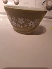Pyrex Spring Blossom Crazy Daisy Green #401 1.5pt Small Mixing Bowl