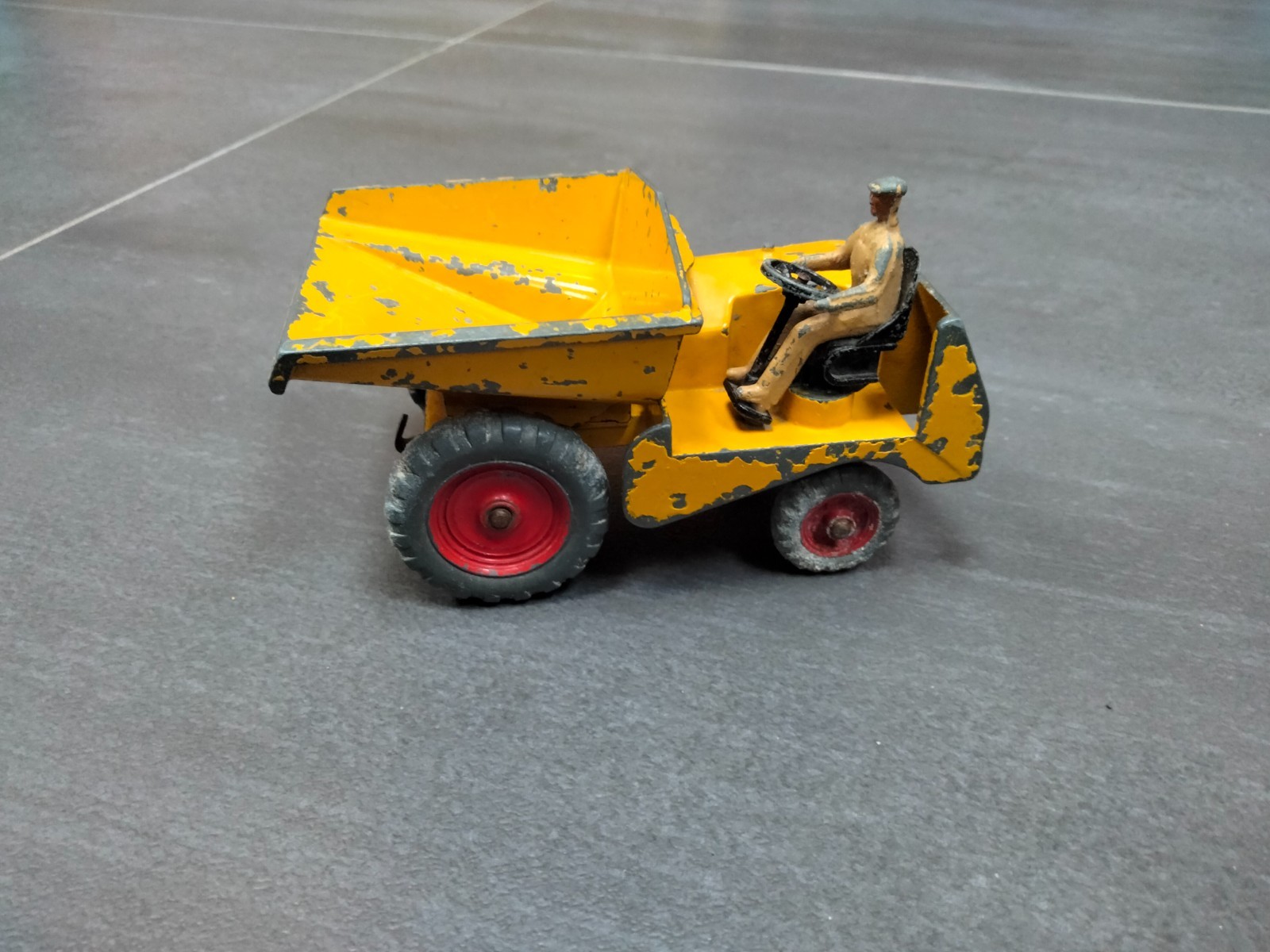 Dinky 562, Muir Hill Dump Truck - Free Price Guide & Review