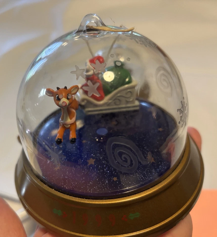 2  Blockbuster 1999 Very Merry Whirl-Arounds Rudolph And Frosty The Snowman - Image 2 of 4