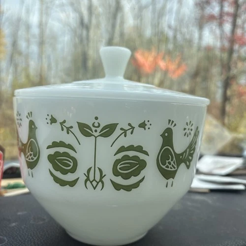 Federal Fire King Hens Roosters 1 1/2 Qt Mixing Bowl With Lid