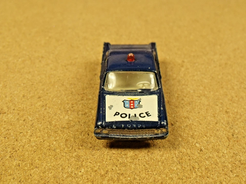 OLD VINTAGE LESNEY MATCHBOX # 55 FORD FAIRLANE POLICE CAR DARK BLUE - Image 4 of 4