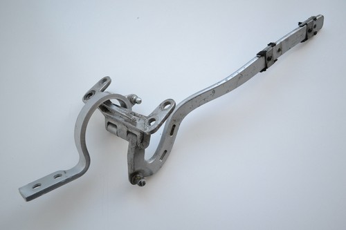 VW TOUAREG 7L 2002 RHD Linkes Heckklappenscharnier 7L6827301A 1553220