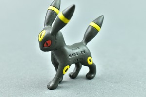 umbreon figure
