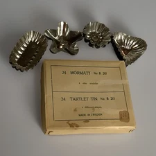 VINTAGE KITCHEN MADE IN SWEDEN 21 TART TARTLET TINS in BOX