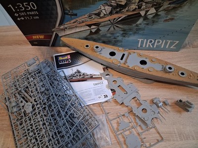 Deutsches Schlachtschiff German Battleship Tirpitz 1:350 Bausatz Revell 05096