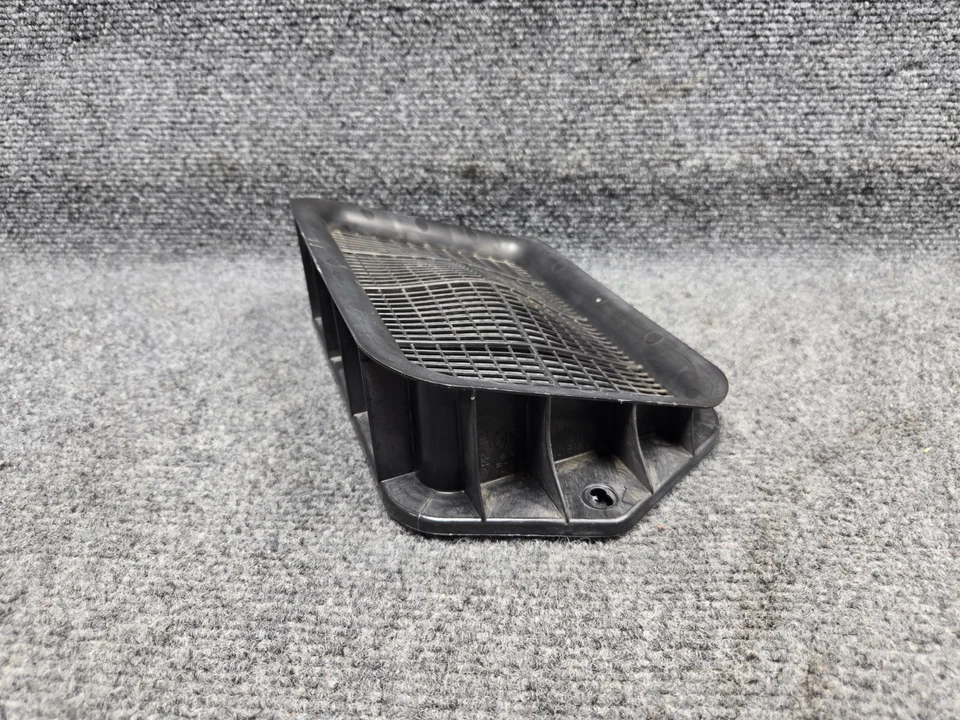 2015-2018 奥迪 Q3 四轮车前右侧机舱空气输入屏幕原始设备制造商 — 第 3/4 张图片