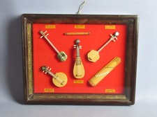 Cadre Panneau Miniature Instruments De Musique En Bois Japon Vintage XX Siècle.