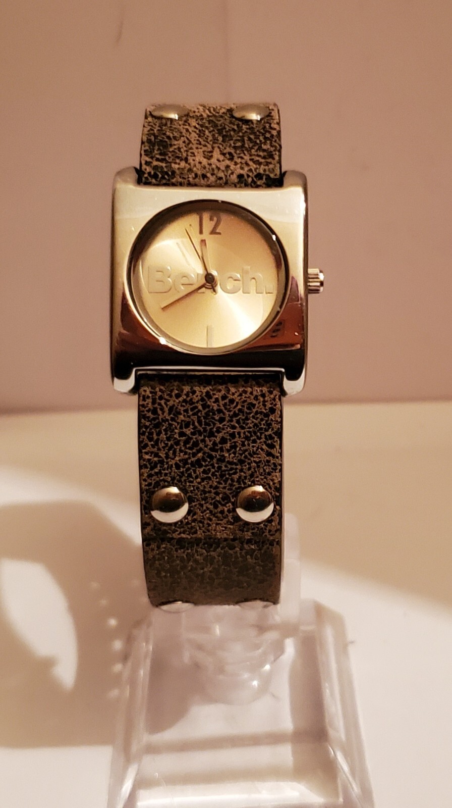 Vintage Women's Bench Watch with Double-Prong Buckle Retro Style