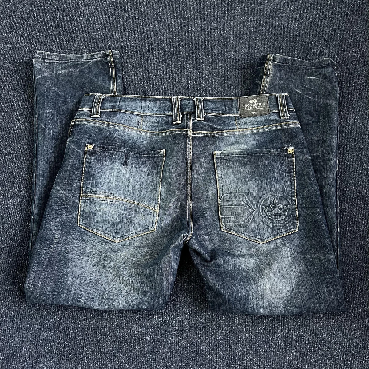 Crosshatch JeanBase Jeans Uomo - Vestibilità Regolare A Gamba Dritta, Stonewash Blu Scuro, Con Baffi Sbiaditi. Taglia W34/L32.