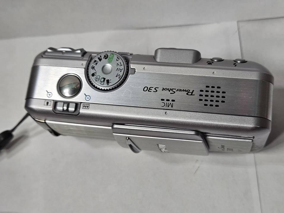 Canon PowerShot S30 3.2MP Digital Camera 3x Optical Zoom w/mem Card New Battery - Image 4 of 4