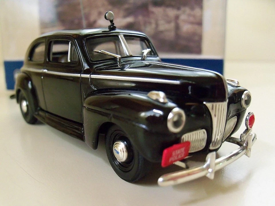 Coche patrulla Fleer 1941 Ford Connecticut State Police modelo diecast 1/43 Foto 2 de 4