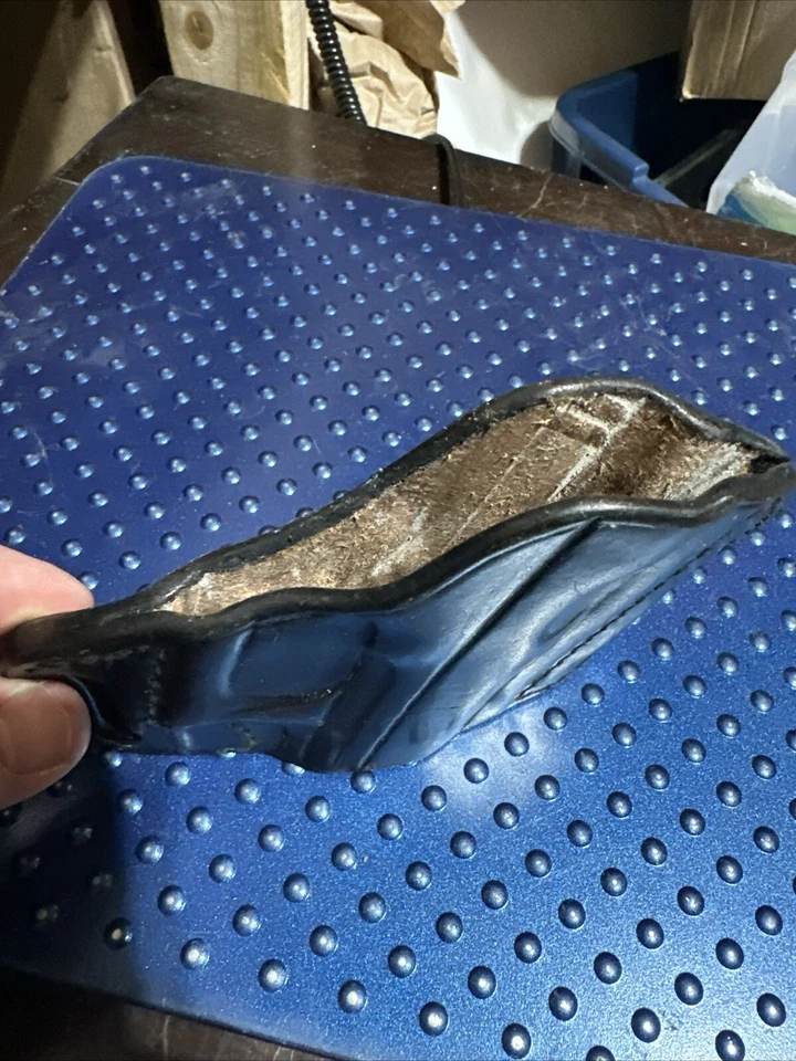 Leather 2 Slot Belt Holster For Pistols Right Hand - Image 2 of 4