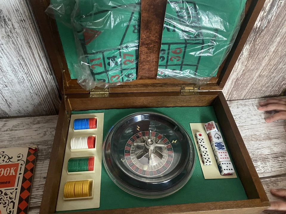 Rare! VTG 1960s Nintendo Gambling Travel Set - Image 4 of 4