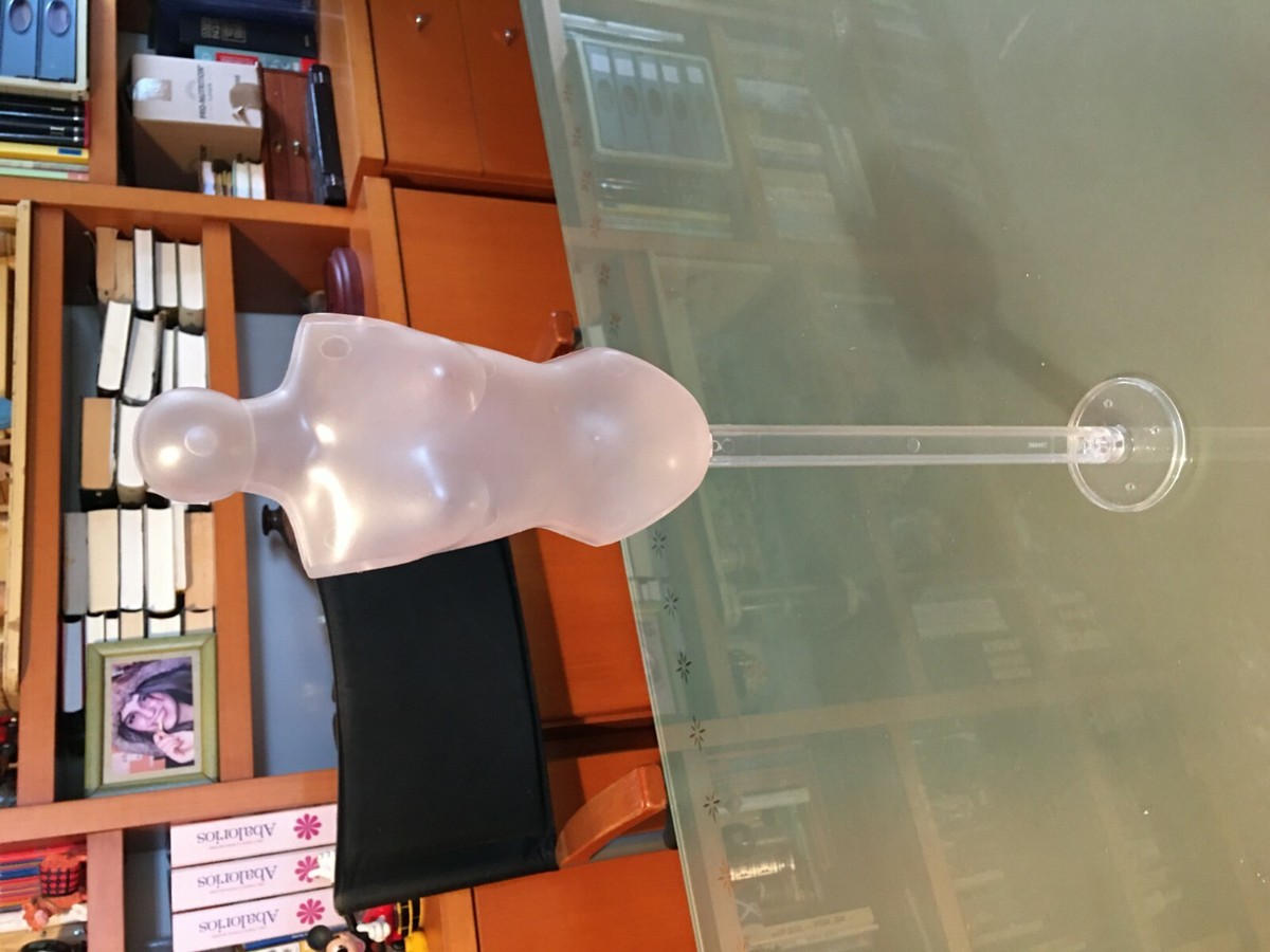 MANIQUÍ DE LA COLECCIÓN VESTIDOS NANCY GRANDES DISEÑADORES