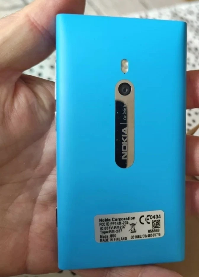 Nokia Lumia 800 Blue, New, Unlocked, Exposition SHOP Display  - Image 2 of 3