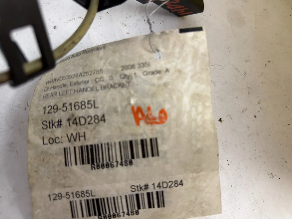 Soporte de manija de puerta exterior del lado del conductor delantero izquierdo BMW 335i 2007-2013 OEM Foto 3 de 3