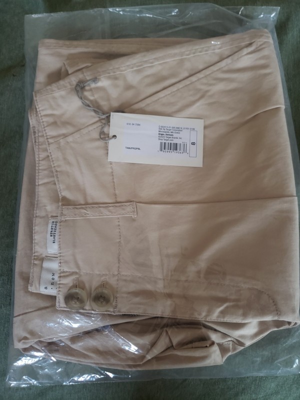 NWT Women's Pleated Chino Pants. Size 8. Tan.