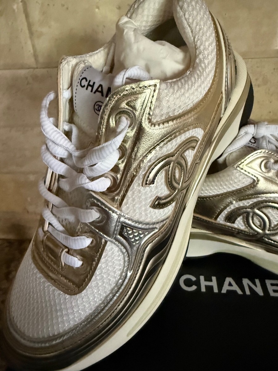 CHANEL white goldスニーカー38 1/2 CHANEL 2023 NEW TAGS WHITE GOLD SILVER CC LOGO SNEAKERS SIZE