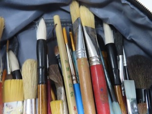 HUGE LOT 46 Plastic Wood Handled USED Paint Brushes Different Sizes
