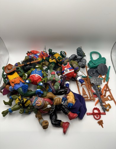 Vintage Teenage Mutant Ninja Turtles tmnt lot with accessories and carrying case