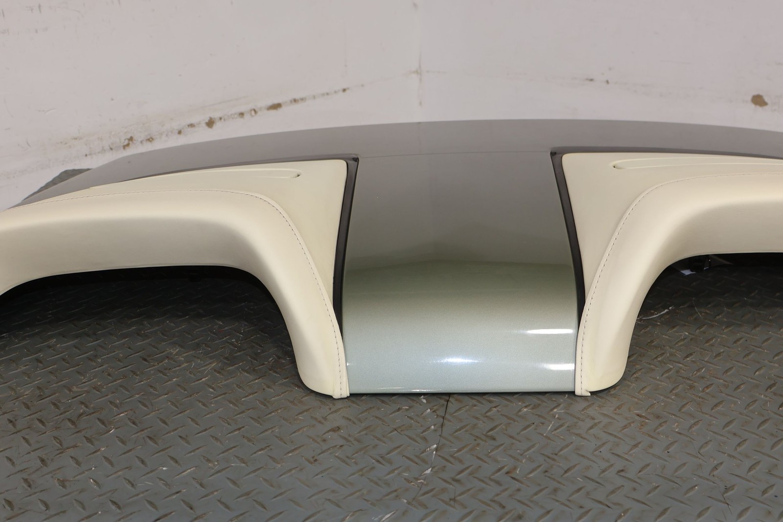 Aston Martin V8 Vantage Tonneau cover Cream
