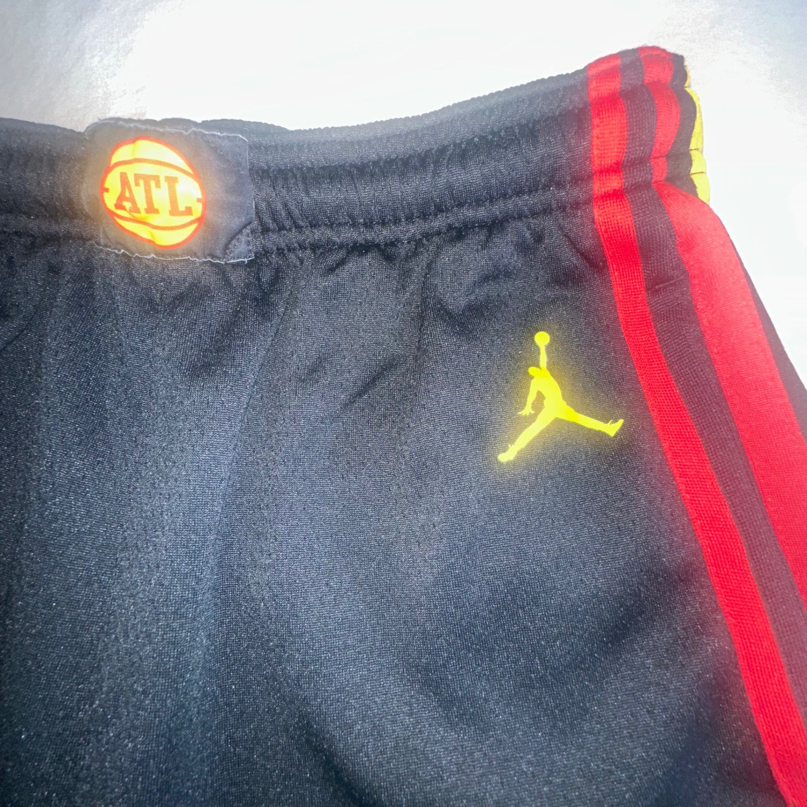 Jordan NBA Basketball Athletic Shorts Kids Atlanta Hawks Black Red Yellow Size L thumbnail 6