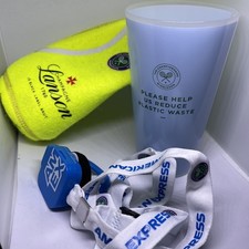 Wimbledon Tennis Lanson Champagner Flaschenbezug Tennisball Amex Radio und Tasse