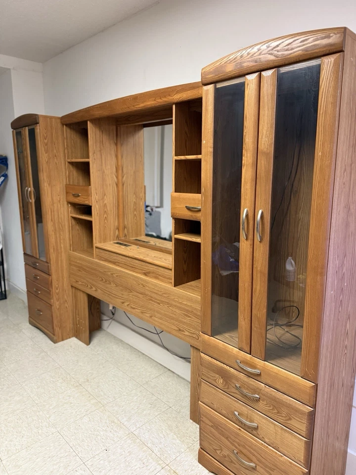 Conjunto de quarto com acabamento em carvalho cama queen size - Imagem 2 de 2