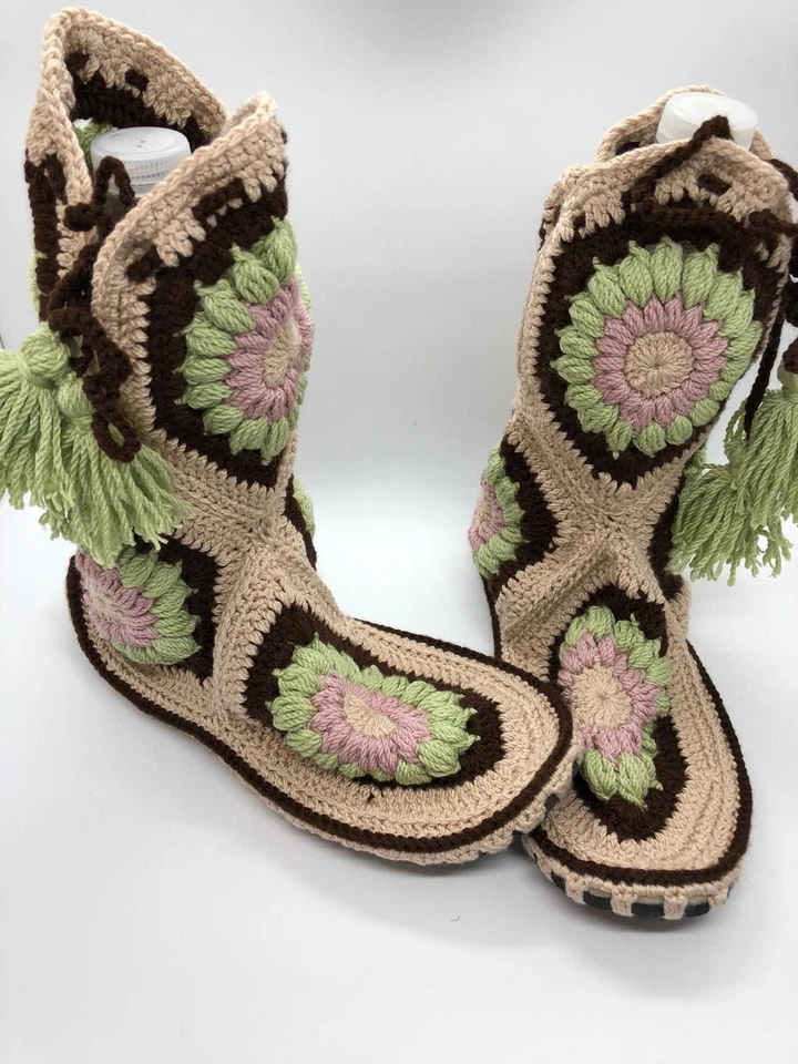 Acogedoras pantuflas botín de ganchillo Foto 2 de 4